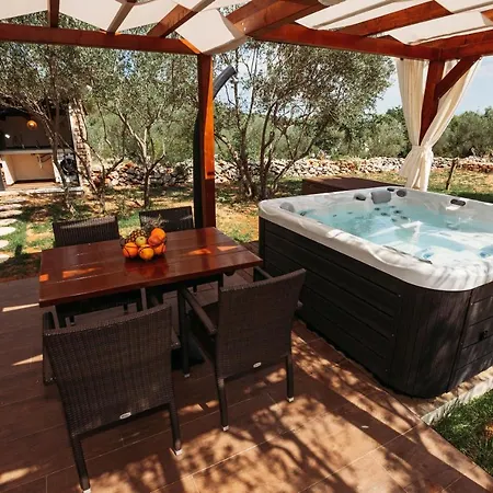 Tatil Evi Capesanta Atraktivna Kamena Kucica *