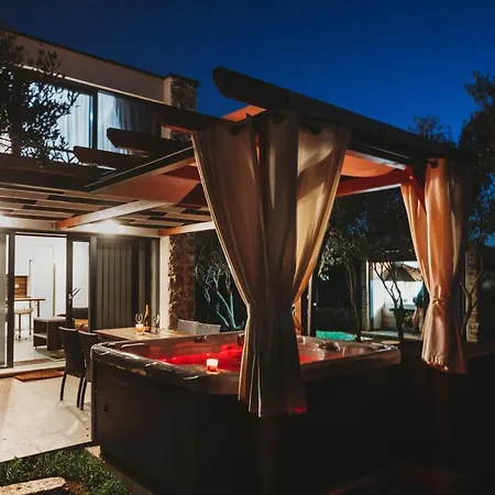 Vikendica Capesanta Atraktivna Kamena Kucica *